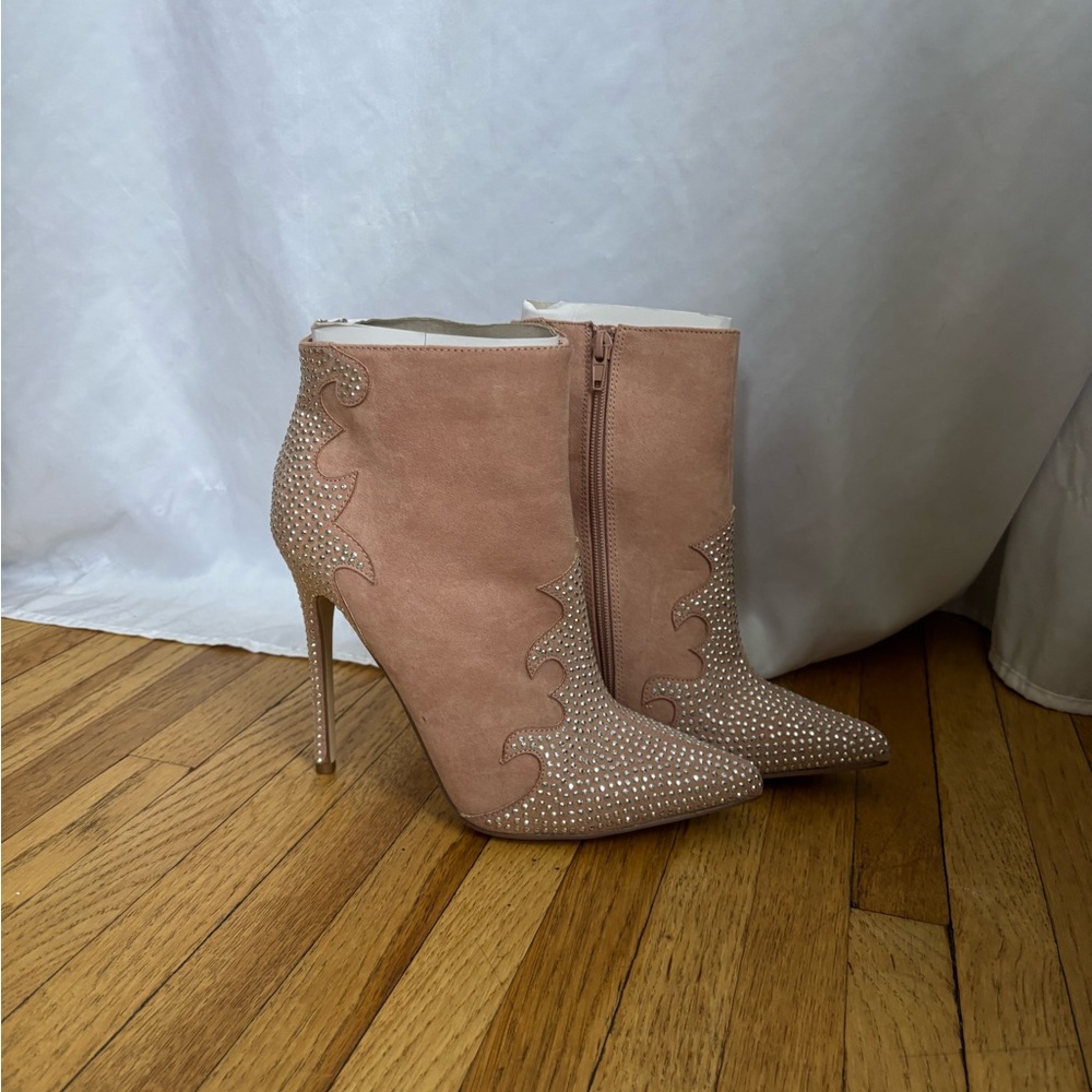 Elegant Beige Suede Ankle Boots